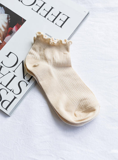 Ribbed Ruffle Socks Cream