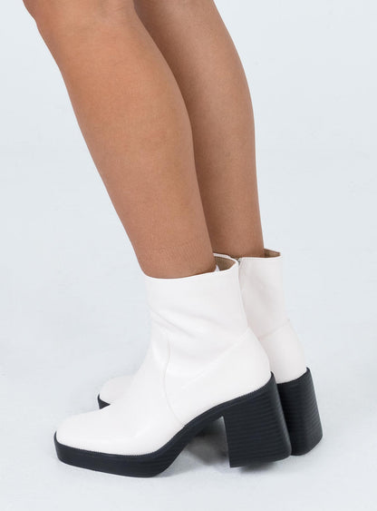 Halo Boots Cream
