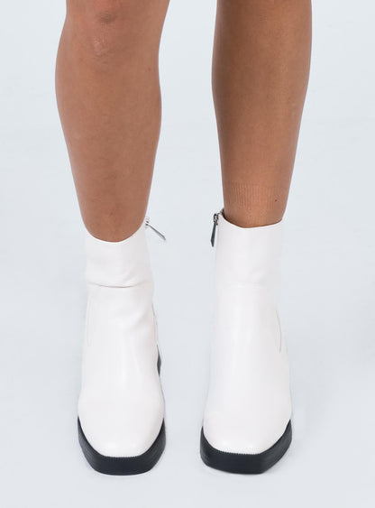 Halo Boots Cream